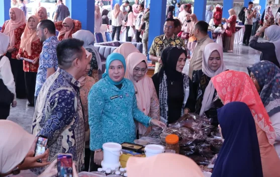 Bazar Ramadan DWP PKP Palembang Bantu Warga Dapat Sembako Murah