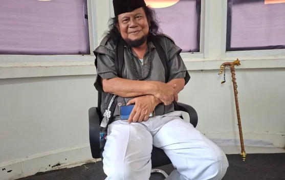 Rhompal, Sang Penggemar Fanatik Rhoma Irama dengan Tampilan Totalitas