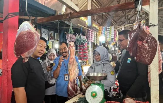 Pemkab OKI Gencarkan Operasi Pasar Redam Harga Daging Lebaran