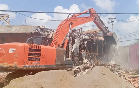Satpol PP Bongkar Ruko Langgar Aturan di Demang