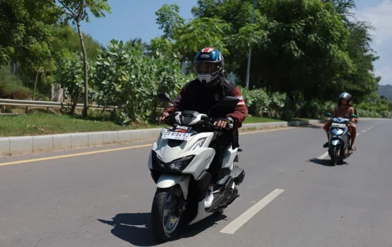 Tips Aman Berkendara saat Cuaca Panas