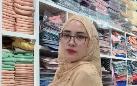 Berawal dari Hobi Jualan, Pebri Bangun Istana Hijab