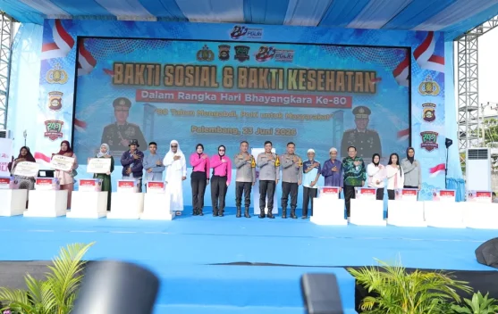 Puncak Baksos HUT  ke-80 Bhayangkara, Polda Sumsel Salurkan 1.500 Paket Sembako