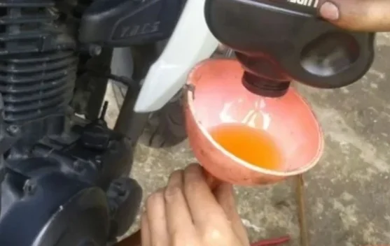 Pentingnya Mengganti Oli Motor Secara Berkala untuk Menjaga Performa