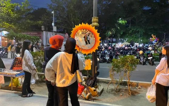 Mirror Selfie Bunga Matahari Ramaikan Kawasan Kambang Iwak