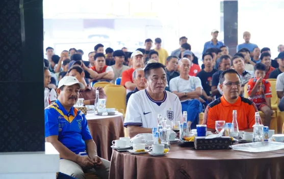 Ratusan Warga Euforia Nobar Piala Dunia Bersama Bupati Muba
