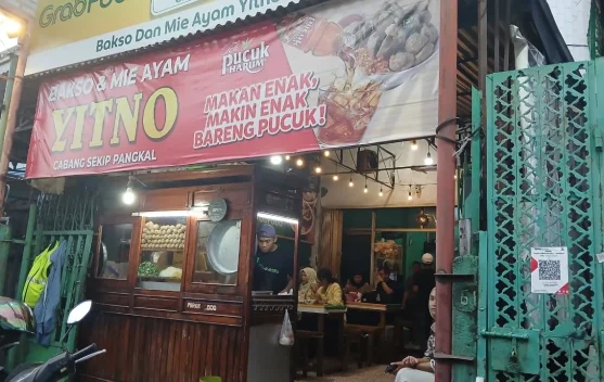 Kisah Bakso Yitno Palembang: Dari Tenda Gerobak Jadi Warung Ramai