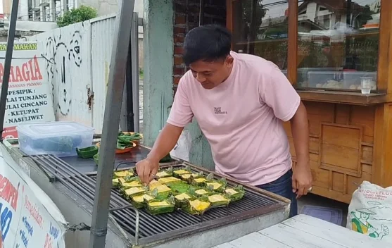 Pempek Lamo 1960 Bertahan di Tengah Gempuran Kuliner Modern