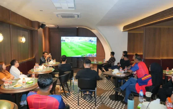 Polda Sumsel Nobar Final Piala Dunia, Bagikan Sembako untuk Ojol