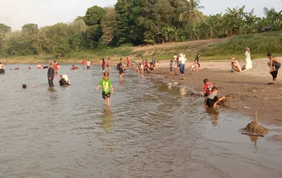 Kemarau Panjang Hadirkan Pantai Musiman di Sungai Ogan
