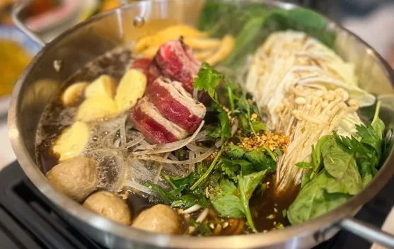 Jejak Kuliner Kuay Tiew Rua: Racikan Mi Perahu Khas Thailand