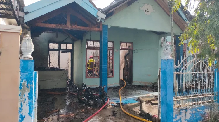 Diduga Lalai, Rumah di BTN Bumi Anggur Palu Terbakar