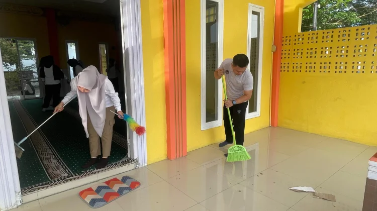 Sambut Ramadan, LPKA Palu Kerja Bhakti Bersihkan Masjid
