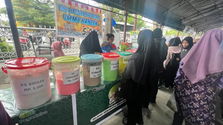 Sirup Buah Segar jadi Favorit Warga di Pasar Ramadan Palu