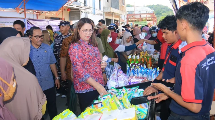 Pemkab Donggala Fasilitasi 80 Pelaku Usaha pada Pasar Ramadan