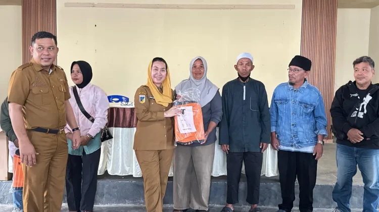 Anggota Padat Karya Terima APD Dari Pemkot Palu