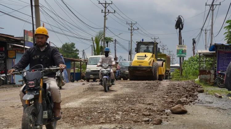 IMIP Benahi Ruas Jalan Trans Sulawesi Sepanjang 1,2 Km