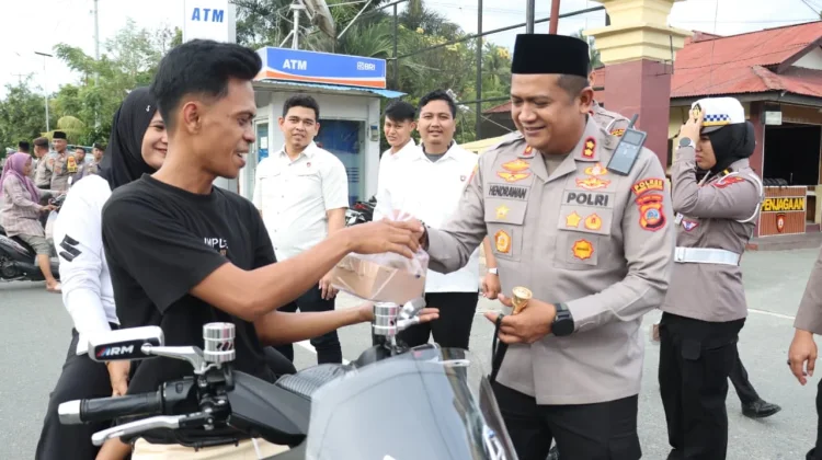 Polres Parimo Berbagi Takjil Ramadan dan Buka Bersama