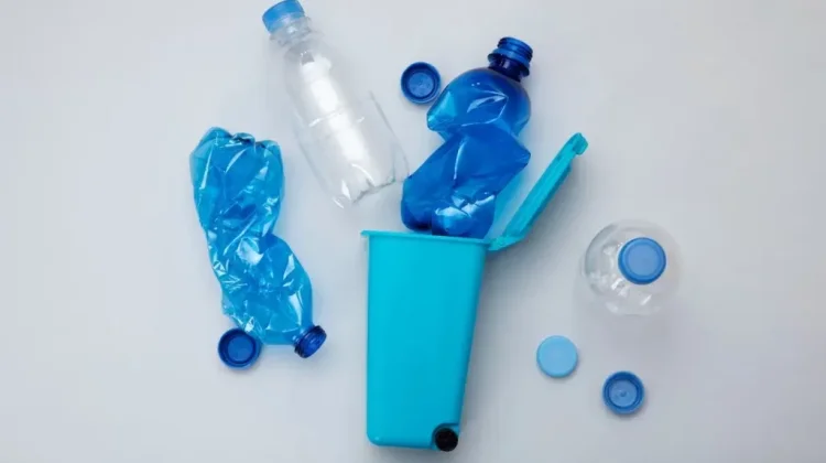 Tips Kurangi Sampah Plastik di Rumah