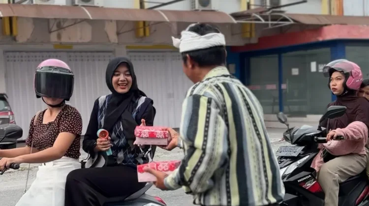 Penyelenggara Hindu Kemenag Poso Rawat Harmoni Menjelang Nyepi Berbagi Takjil