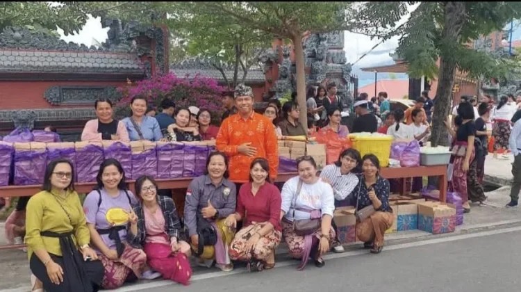 Umat Hindu Kota Palu Gelar Berbagi Takjil