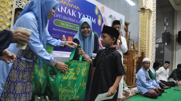 DPD BKPRMI Kota Palu Santuni Ratusan Santri Yatim Piatu Binaan LPPTKA