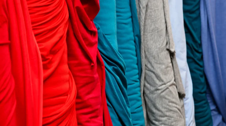 Kenali 4 Jenis Kain yang Kurang Nyaman untuk Baju Lebaran