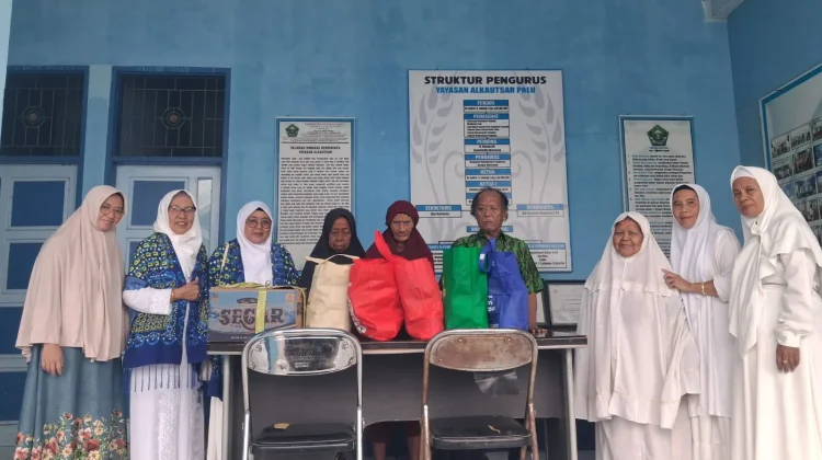 Sentuhan Kasih Ramadhan BKMT Sulteng untuk Para Lansia