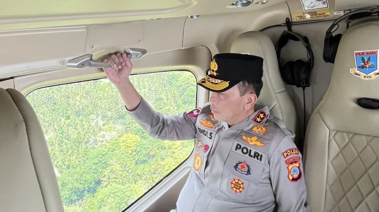 Kapolda Sulteng Lakukan Patroli Udara Pantau Situasi Keamanan Arus Mudik Lebaran