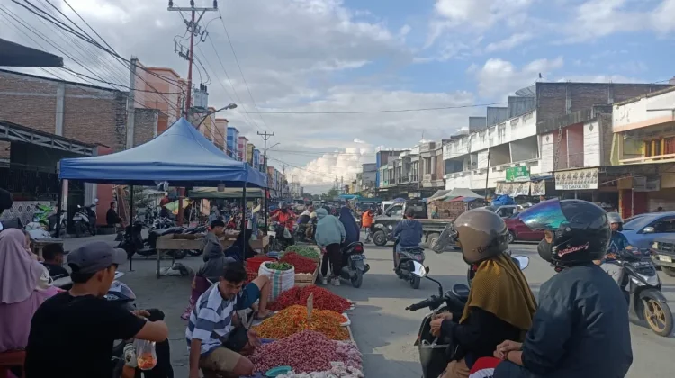 Pasar Manonda Ramai Pengunjung jelang Berbuka Puasa