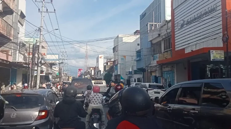 Kemacetan Warnai Jalan Gajah Mada jelang Berbuka Puasa