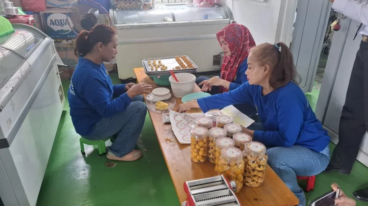Warga Binaan Lapas Perempuan Palu Produksi Kue Kering di Bulan Ramadan