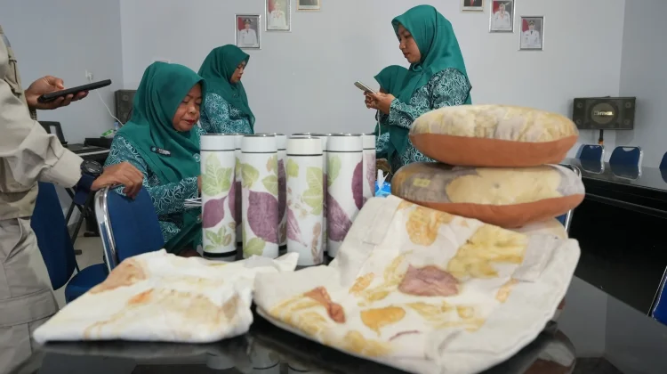 CSR IMIP Kembangkan Ecoprint, Dorong Kemandirian Ekonomi Perempuan Desa