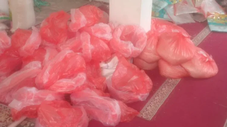 Masjid Agung Baiturrahim Salurkan Zakat Kepada Warga Sekitar