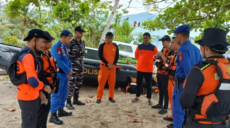 Mati Mesin di Teluk Tomini, 11 Awak KM Elnas III Hilang Kontak