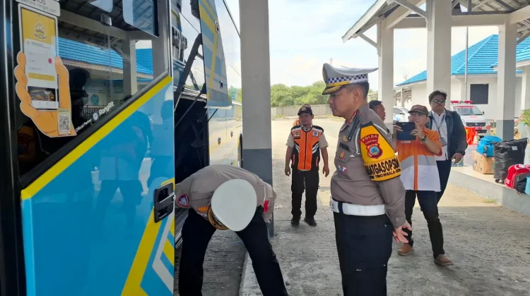 Ditlantas Polda Sulteng Cek Kelayakan Bus Mudik di Terminal Mamboro