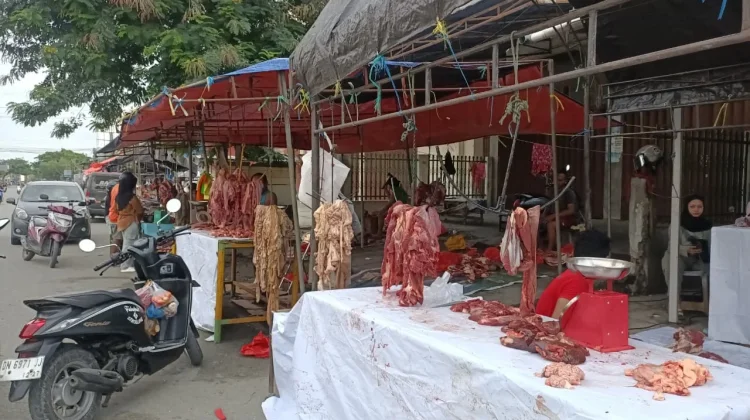 Penjual Daging Musiman Ramai jelang Lebaran di Palu