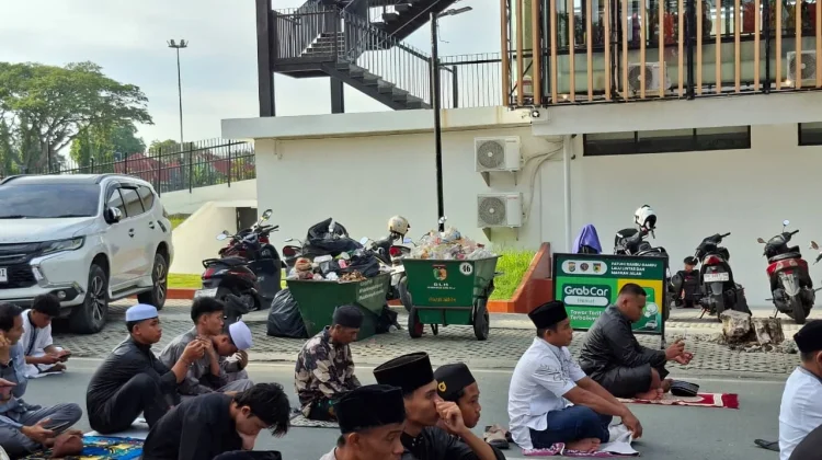 Pelaksanaan Shalat Idul Fitri berlangsung hikmat, kebesihan terjaga
