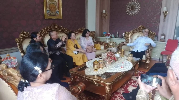 Hangatnya Silaturahmi Lintas Iman di Hari Raya