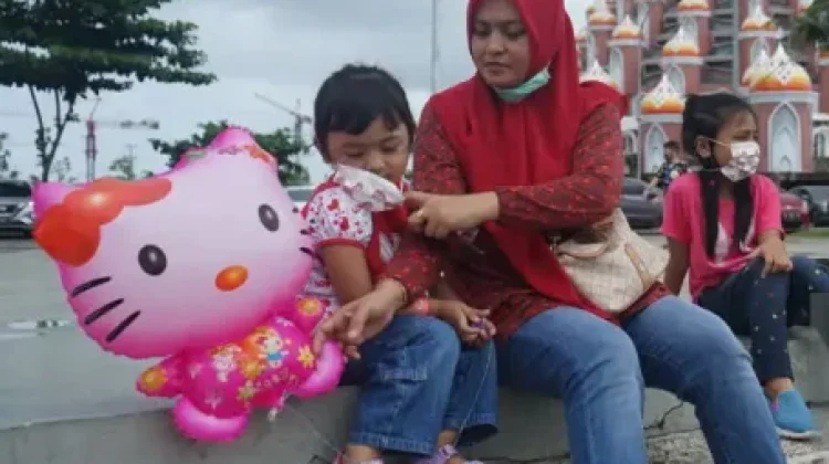 Wisata Lebaran Ramai, Ini Tips Aman Bawa Anak