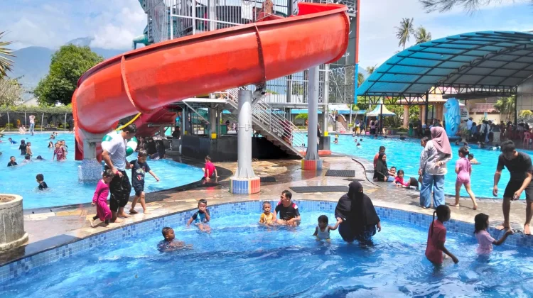 Milenium Waterpark Palu Ramai Dikunjungi saat Libur Lebaran