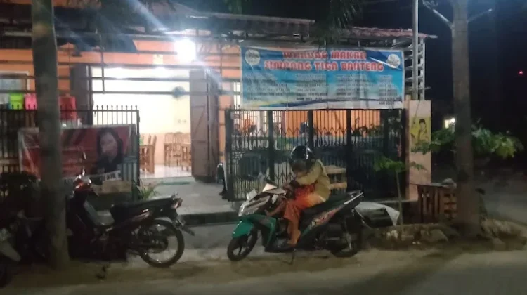 Warung Makan Simpang Tiga Banteng Tawarkan Makanan Lezat dan Terjangkau