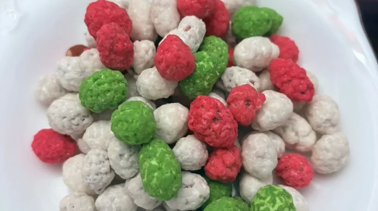Kacang Goyang, Renyah Penuh Warna