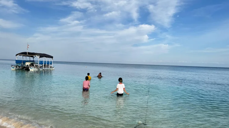 Manfaat Berenang di Pantai untuk Kesehatan