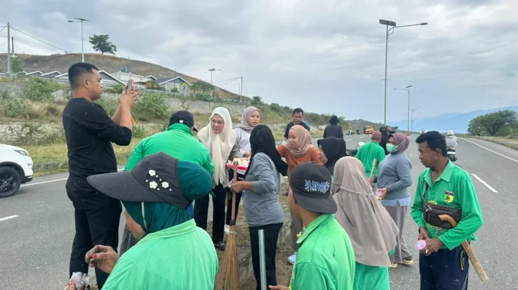 Istri Wali Kota Palu Hadir di Mantikulore, Hujan Tak Jadi Halangan
