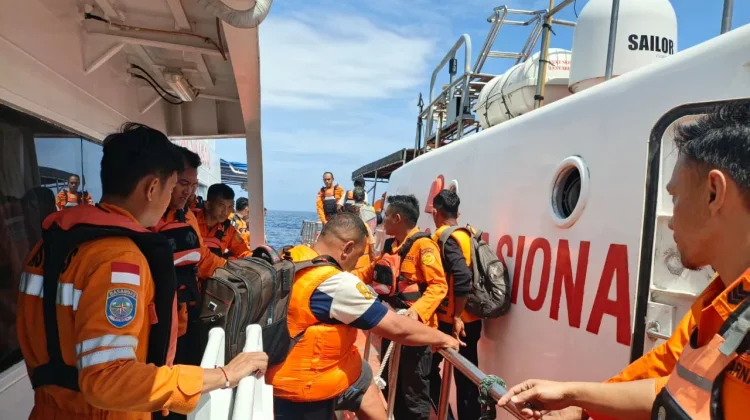 Awak KM Nazila 05 yang Tenggelam di Perairan Malut Berhasil Ditemukan Selamat