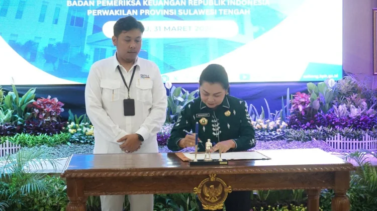 Penyerahan LKPD 2025, Sekda Poso Perkuat Komitmen Tata Kelola Keuangan