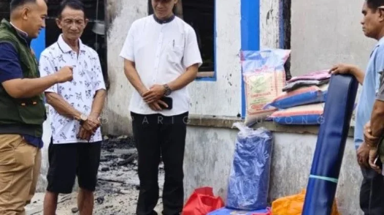 Dua Rumah Terbakar di Parimo, BPBD Salurkan Bantuan Logistik