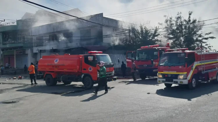 Korsleting Listrik Diduga Sebabkan Kebakaran Ruko di Palu