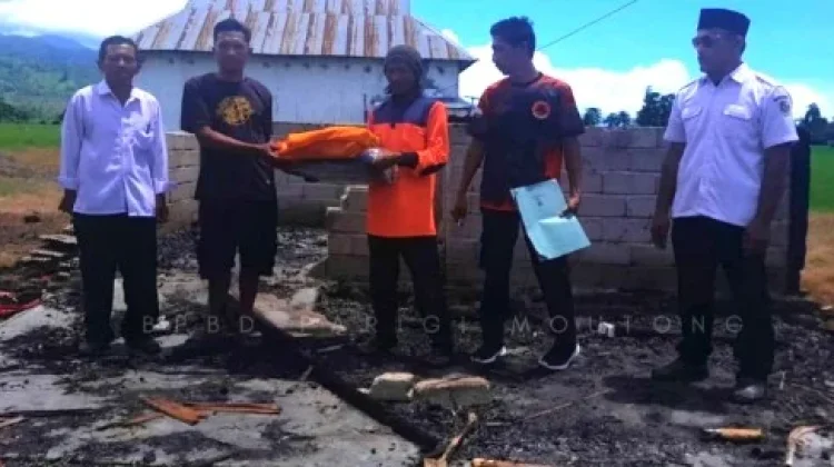 BPBD Parimo Bantu Korban Kebakaran di Tinombo Selatan